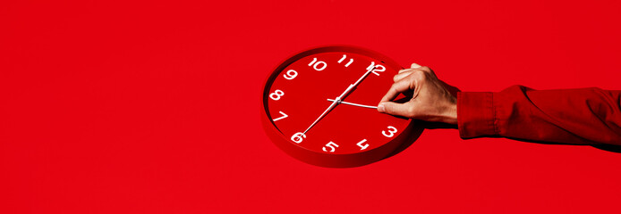 resetting a red clock, in a banner format