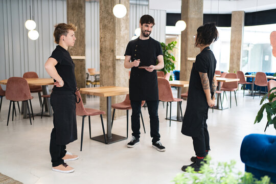 Team meeting in coffee shop before opening