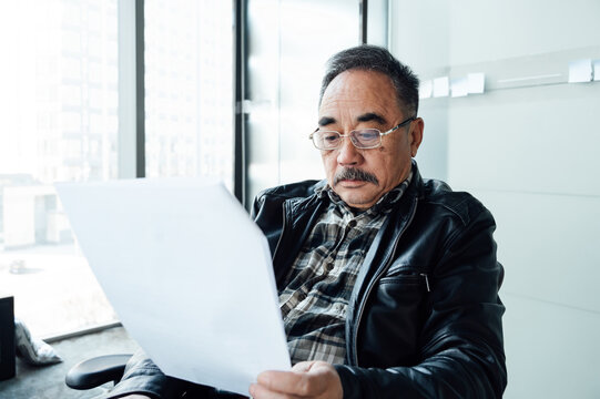 Senior businessman in the office