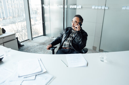 Senior businessman in the office