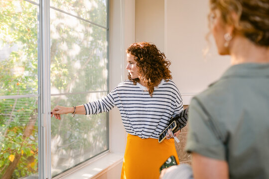 Middlewoman showing duplex views to client