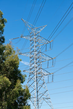 Array of high voltage power lines