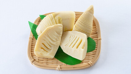 皮を剥いて茹でたタケノコ