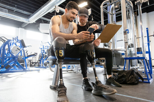 Double Leg Amputee Shows Trainer His Phone
