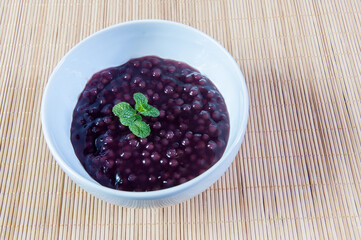 pot with a delicious sagu on the table