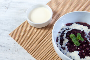 pot with a delicious sagu on the table