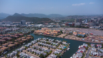 Obraz premium aerial drone shots of the beach city of Lechería, with a residential area of Venice-style stilt houses, you can see houses, editions, canals, houses on the sea, stilt houses, parking lots, swimming po
