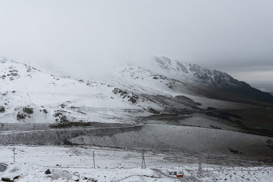 Snowy day view from Too Ashuu