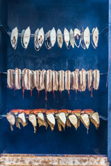 Piekny widok na Wędzone ryby w trakcie obróbki termicznej. - obrazy, fototapety, plakaty