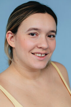Happy woman portrait with diastema - Natural beauty - No makeup
