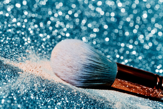 make-up brush and make-up powder