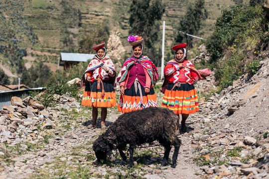 Peruvian women in traditional clothing in the countryside