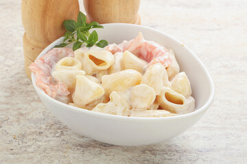 Pasta with salmon and cream cheese
