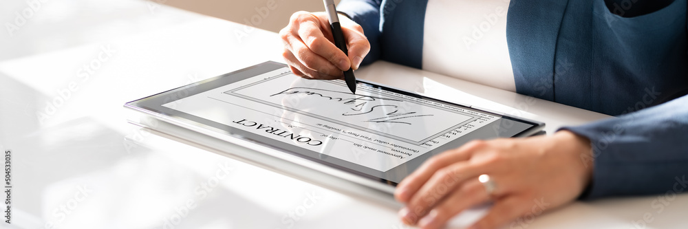 Poster digital signature on contract document online