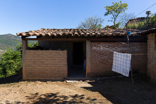Adobe house with a cloth on the clothesline and a clear sky