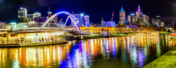Fototapeta na wymiar Melbourne at night from South bank