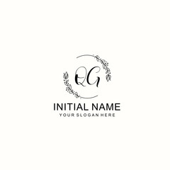 Obraz premium Initial letter QG handwriting with floral frame template