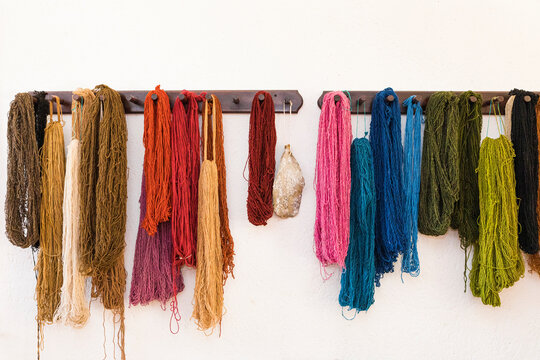 Wall with dyed threads of various colors