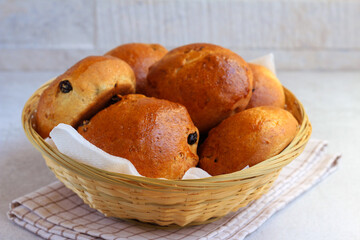 Tea cakes raisin buns