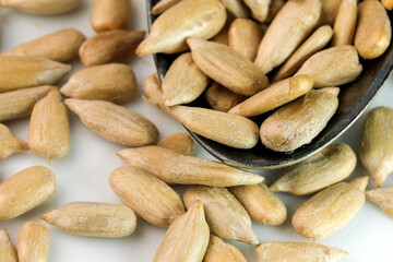 Roasted shelled sunflower seeds