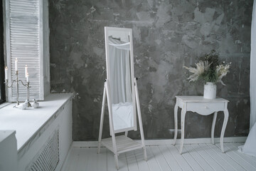 Mirror and boudoir retro table in the interior - obrazy, fototapety, plakaty