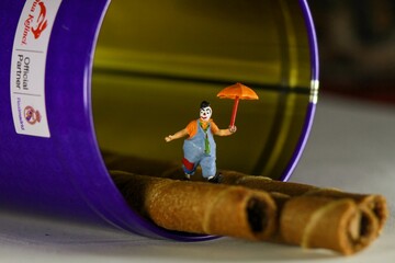 Clown on the wafer, miniature figure 1:87 scale