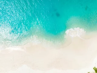 Zelfklevend Fotobehang Top view of Soft wave of blue ocean on sandy white beach. Background © SASITHORN