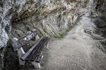Graffiti-Bank am Wanderweg