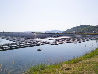 【岡山県】海に設置されている太陽光パネル / 【Okayama】Solar panels installed on the sea