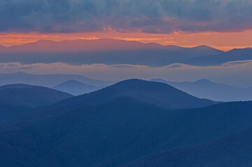 Fototapeta premium Autumn landscape at dawn, from Clingman's Dome, Great Smoky Mountains National Park, Tennessee, USA