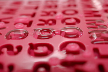 Moule silicone alphabet rose - gouttes d'eau