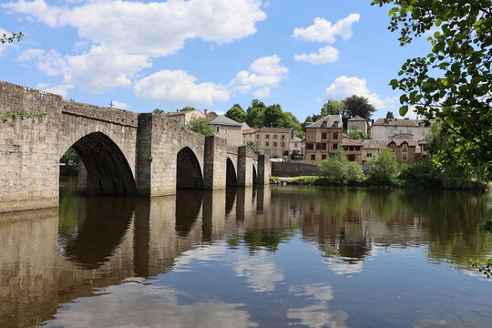 Le pont Saint Etienne, pont en pierre sur la rivière Vienne, ville de Limoges, département de la Haute Vienne, France