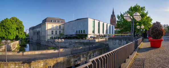 Leineschloß, Niedersächsischer Landtag und Marktkirche an einem frühen morgen im Mai