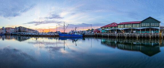 Victoria Dock Hobart Australia at sunrise. - obrazy, fototapety, plakaty