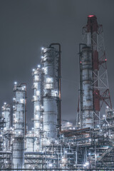 そびえ立つタンク