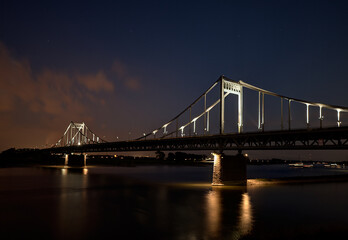 Fototapeta na wymiar Brücke bei Nacht