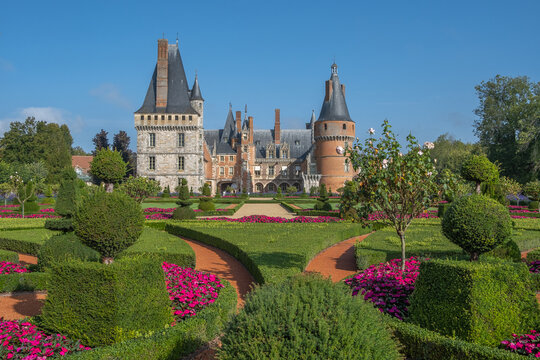 Jardins du ch&acirc;teau de Maintenon situ&eacute; au bord de l'Eure, dans la commune fran&ccedil;aise de Maintenon en Eure-et-Loir