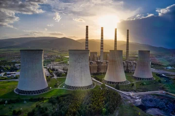 Braunkohlekraftwerk zur Stromerzeugung © ververidis