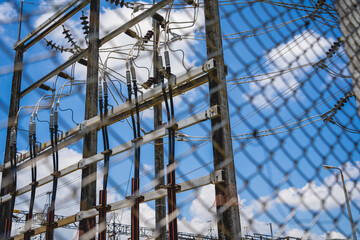 High voltage electric power plant current distribution substation