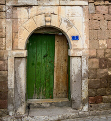 Fototapeta na wymiar kayseri gesi old historical town door