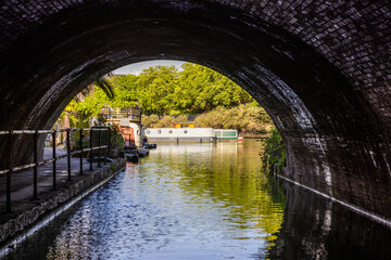 Maida Hill Tunnel is a 272 yard canal tunnel along the regent's  canal in West London. The canal was authorised by an Act of Parliament in July 1812. - obrazy, fototapety, plakaty