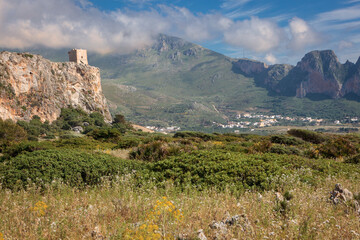 Fototapeta na wymiar Salinella, San Vito Lo Capo. Marsala. Panorama con torre verso Monte Cofano