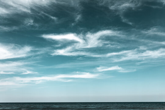 Meer und Himmel mit Wolken