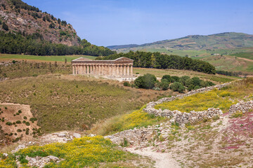 Segesta, Trapani. Il Tempio dorico  nel paesaggio