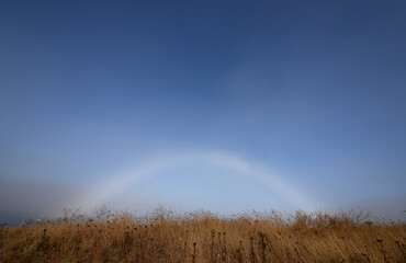 Obraz premium Ouessant - Côte sauvage - brume et arc en ciel