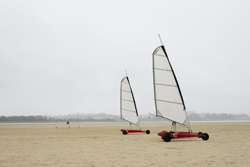 Fototapeta premium Pouescat - Char à voile