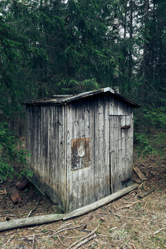 abandoned resting hut for lumberjacks up in the hills of totenåsen, norway