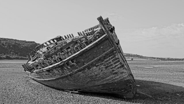 Boat wreck on Dulas Bay