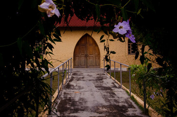 Obraz premium Wooden side door of a Catholic chapel.