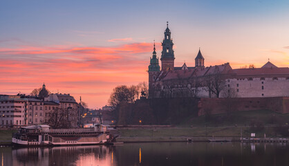 Fototapeta na wymiar Wawel Castle and Wawel cathedral seen from the Vistula boulevards in the morning